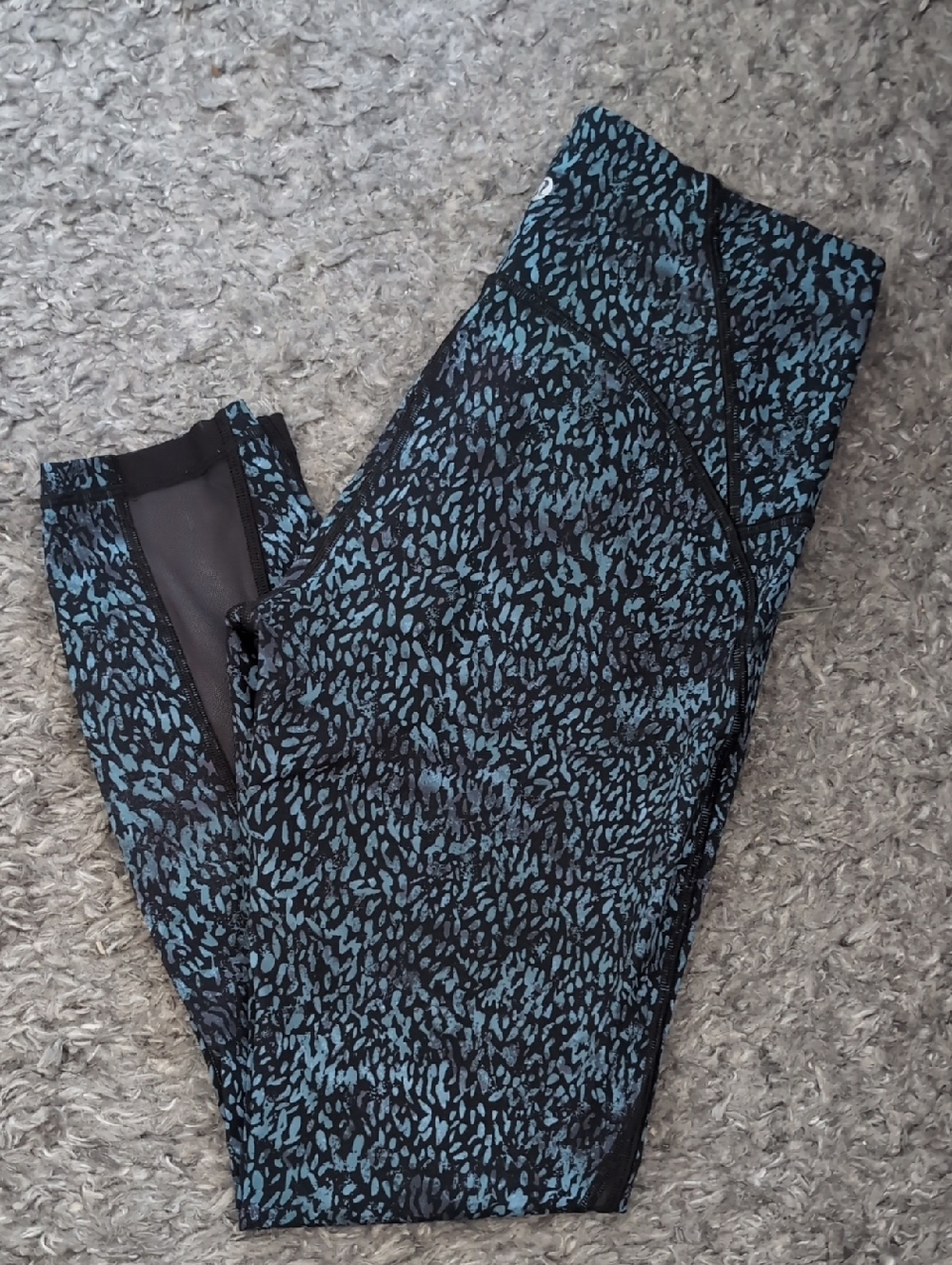 Lululemon Patterned Black and Teal Active Leggings Size 8
